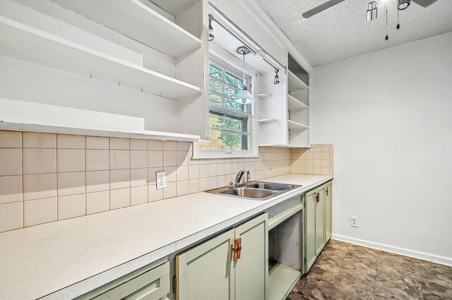 631 S Roosevelt St, Wichita, KS 67218