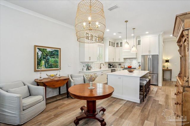 1301 E Lakeview Ave, Pensacola, FL 32503