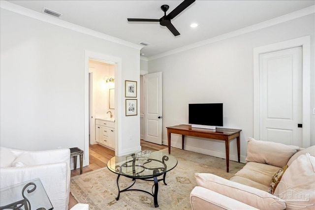 1301 E Lakeview Ave, Pensacola, FL 32503