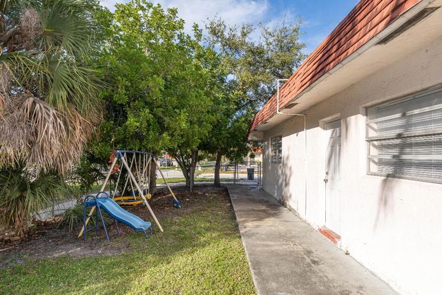 7750 SW 10th Court B, North Lauderdale, FL 33068