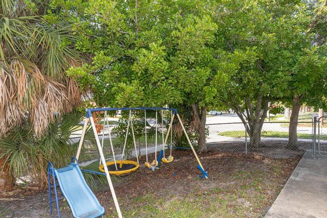 7750 SW 10th Court B, North Lauderdale, FL 33068