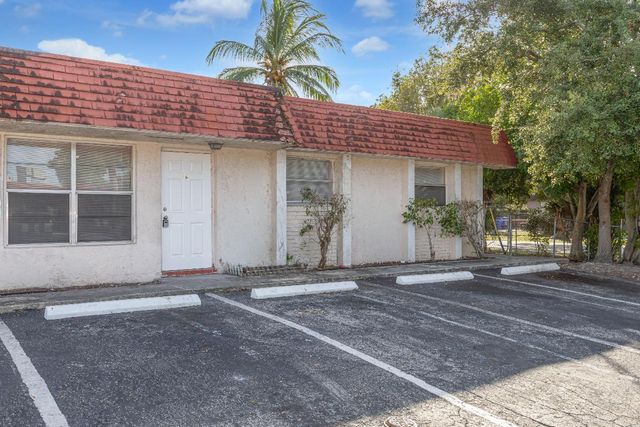 7750 SW 10th Court B, North Lauderdale, FL 33068