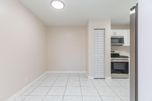 7750 SW 10th Court B, North Lauderdale, FL 33068