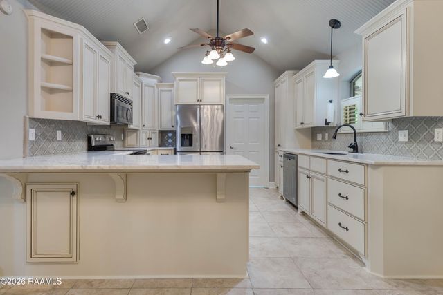 101 Spring Lake Circle, Lafayette, LA 70508