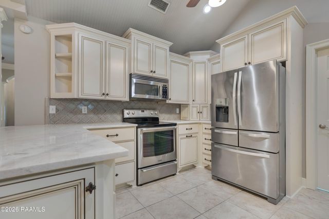 101 Spring Lake Circle, Lafayette, LA 70508