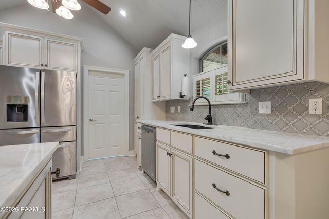 101 Spring Lake Circle, Lafayette, LA 70508