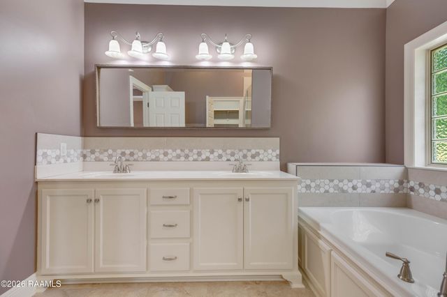 101 Spring Lake Circle, Lafayette, LA 70508