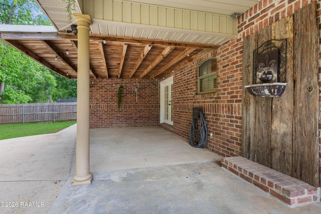 101 Spring Lake Circle, Lafayette, LA 70508