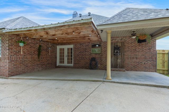 101 Spring Lake Circle, Lafayette, LA 70508