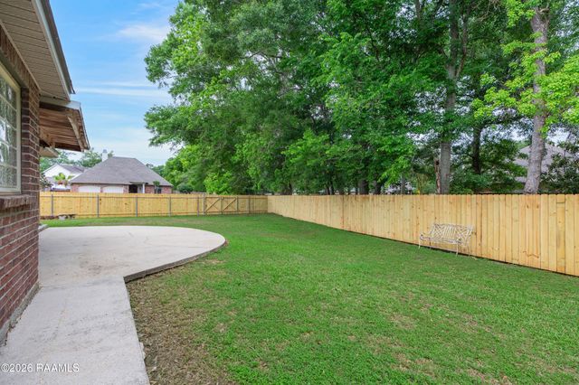 101 Spring Lake Circle, Lafayette, LA 70508