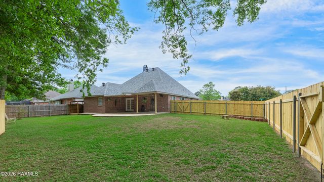 101 Spring Lake Circle, Lafayette, LA 70508