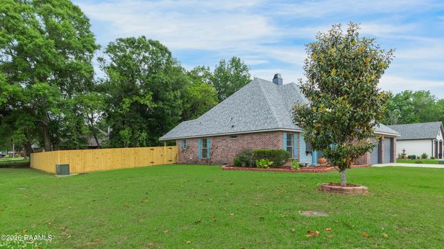 101 Spring Lake Circle, Lafayette, LA 70508