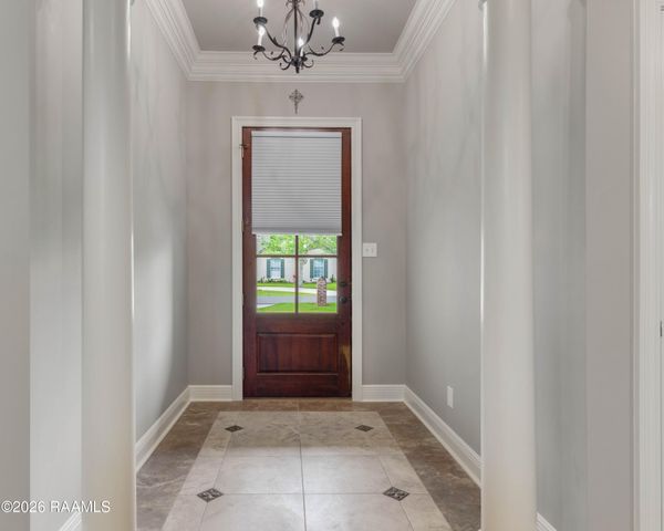 101 Spring Lake Circle, Lafayette, LA 70508