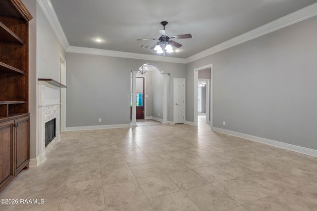 101 Spring Lake Circle, Lafayette, LA 70508