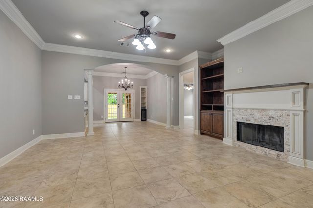 101 Spring Lake Circle, Lafayette, LA 70508