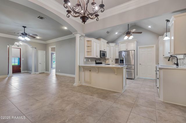 101 Spring Lake Circle, Lafayette, LA 70508
