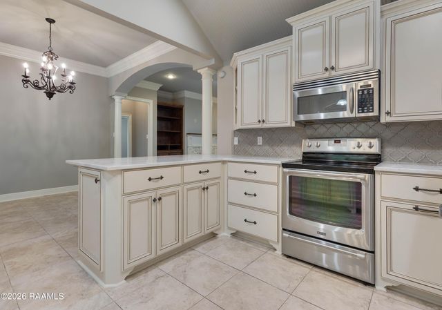 101 Spring Lake Circle, Lafayette, LA 70508