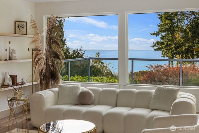 16858 76th Avenue W, Edmonds, WA 98026