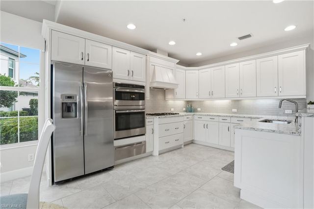 8066 Signature Club CIR 102, Naples, FL 34113