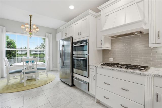 8066 Signature Club CIR 102, Naples, FL 34113