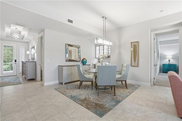 8066 Signature Club CIR 102, Naples, FL 34113