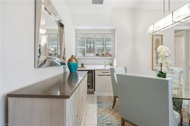 8066 Signature Club CIR 102, Naples, FL 34113
