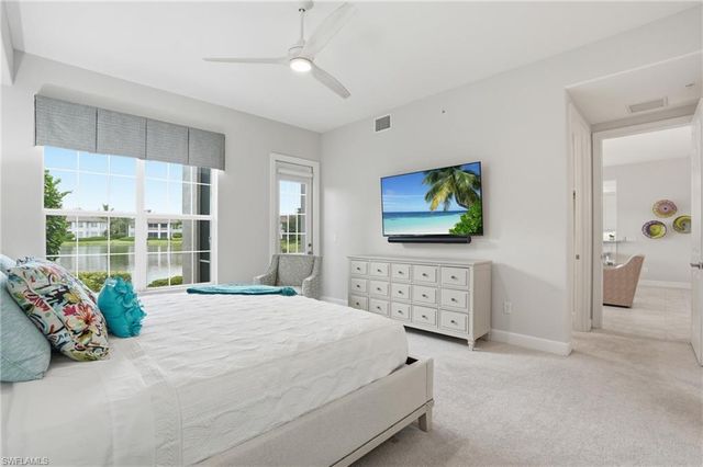 8066 Signature Club CIR 102, Naples, FL 34113