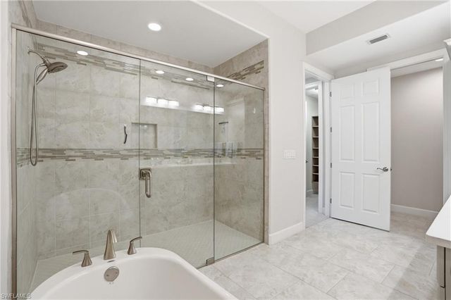8066 Signature Club CIR 102, Naples, FL 34113