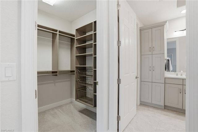 8066 Signature Club CIR 102, Naples, FL 34113