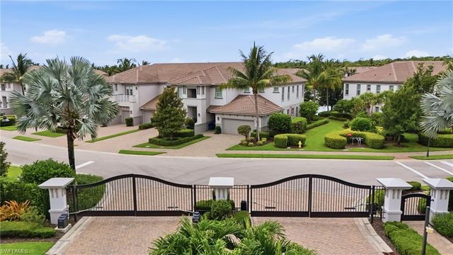 8066 Signature Club CIR 102, Naples, FL 34113