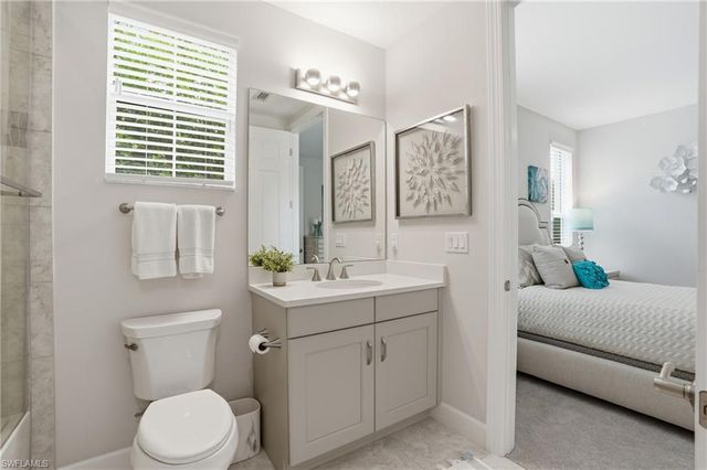 8066 Signature Club CIR 102, Naples, FL 34113