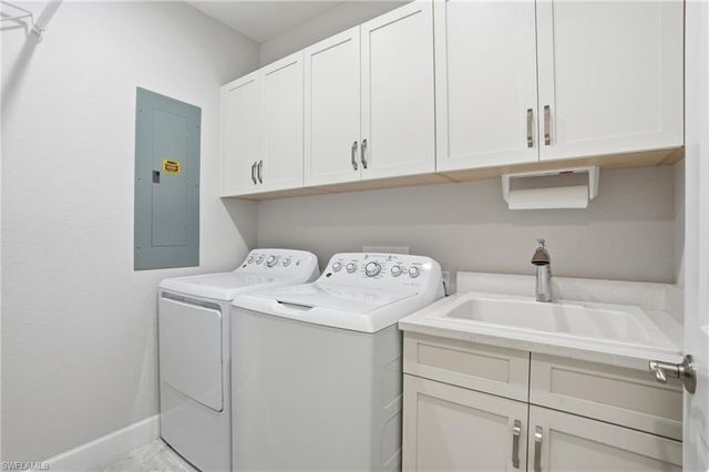 8066 Signature Club CIR 102, Naples, FL 34113
