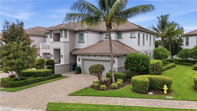 8066 Signature Club CIR 102, Naples, FL 34113