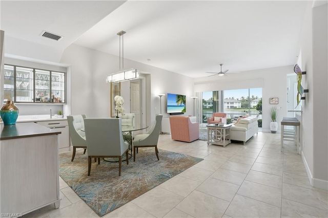 8066 Signature Club CIR 102, Naples, FL 34113