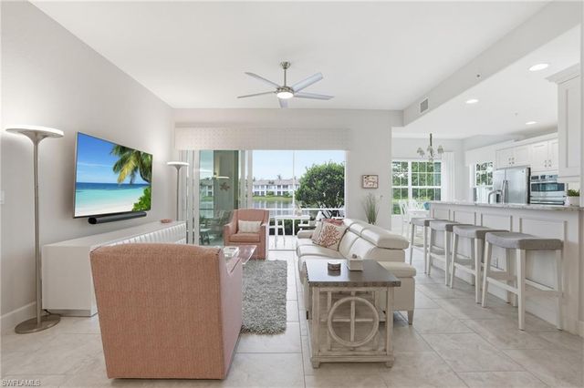8066 Signature Club CIR 102, Naples, FL 34113
