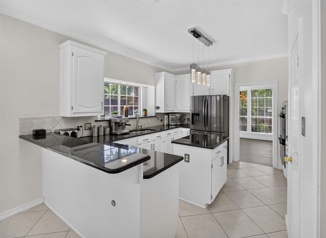 2805 Pine View Drive, Grapevine, TX 76051