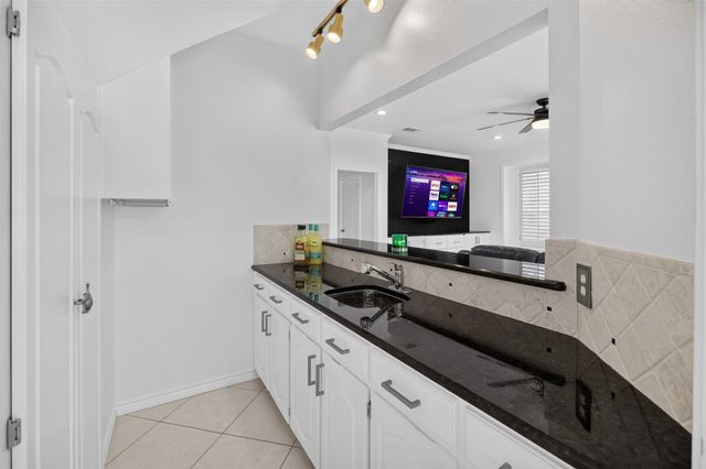 2805 Pine View Drive, Grapevine, TX 76051