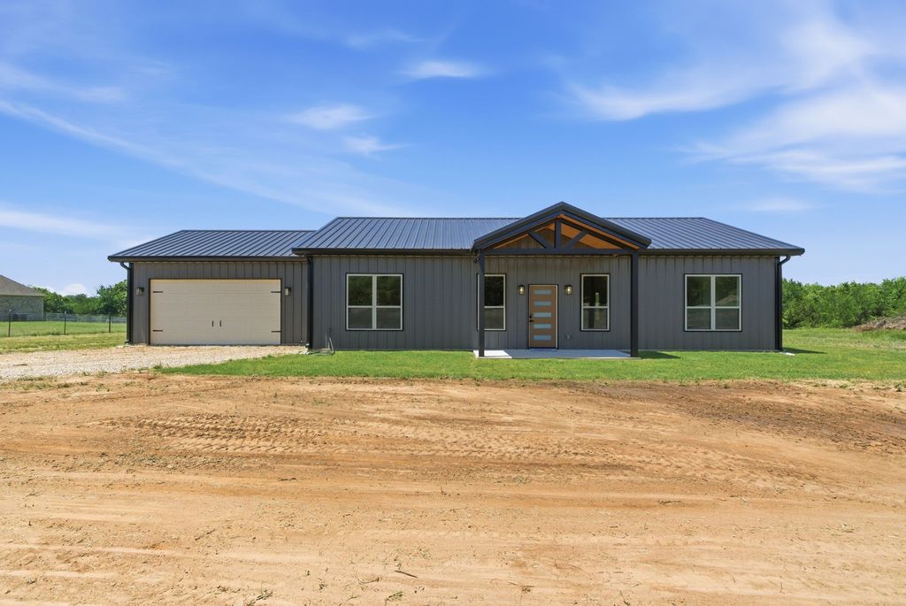 2501 Cowley Road, Whitt, TX 76490
