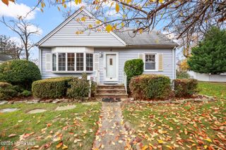 26 Edgewater Drive, Matawan, NJ 07747
