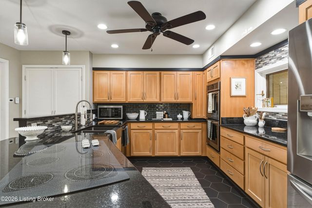 17500 Creek Rock Rd, Fisherville, KY 40023
