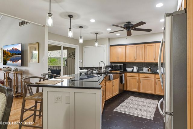 17500 Creek Rock Rd, Fisherville, KY 40023