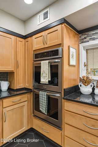 17500 Creek Rock Rd, Fisherville, KY 40023
