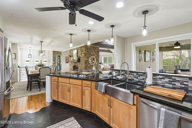 17500 Creek Rock Rd, Fisherville, KY 40023