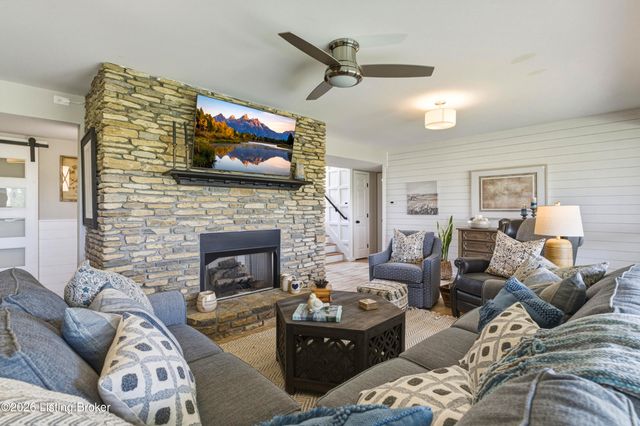 17500 Creek Rock Rd, Fisherville, KY 40023