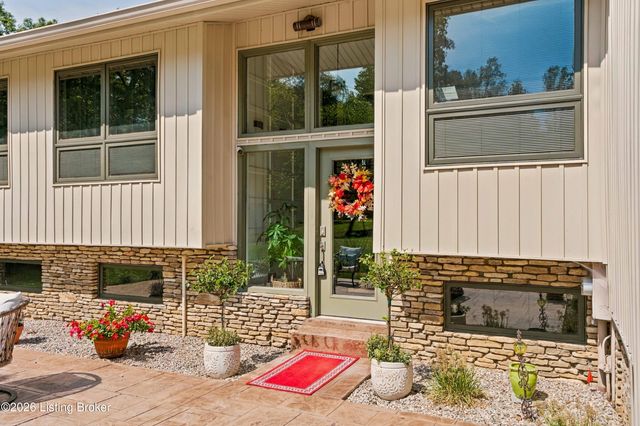 17500 Creek Rock Rd, Fisherville, KY 40023