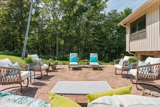 17500 Creek Rock Rd, Fisherville, KY 40023