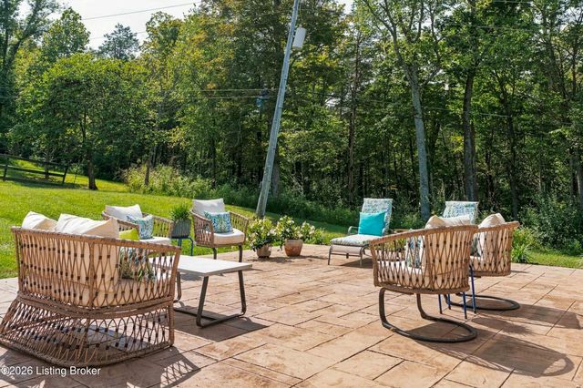 17500 Creek Rock Rd, Fisherville, KY 40023