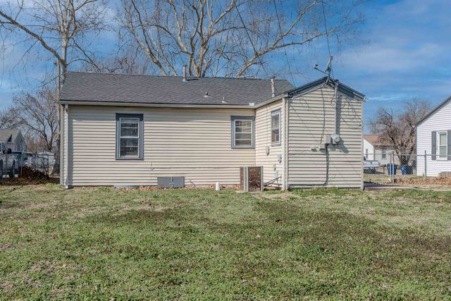 224 N Maynard Ave, Haysville, KS 67060