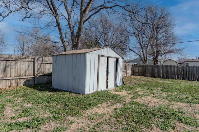 224 N Maynard Ave, Haysville, KS 67060