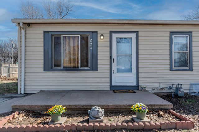224 N Maynard Ave, Haysville, KS 67060